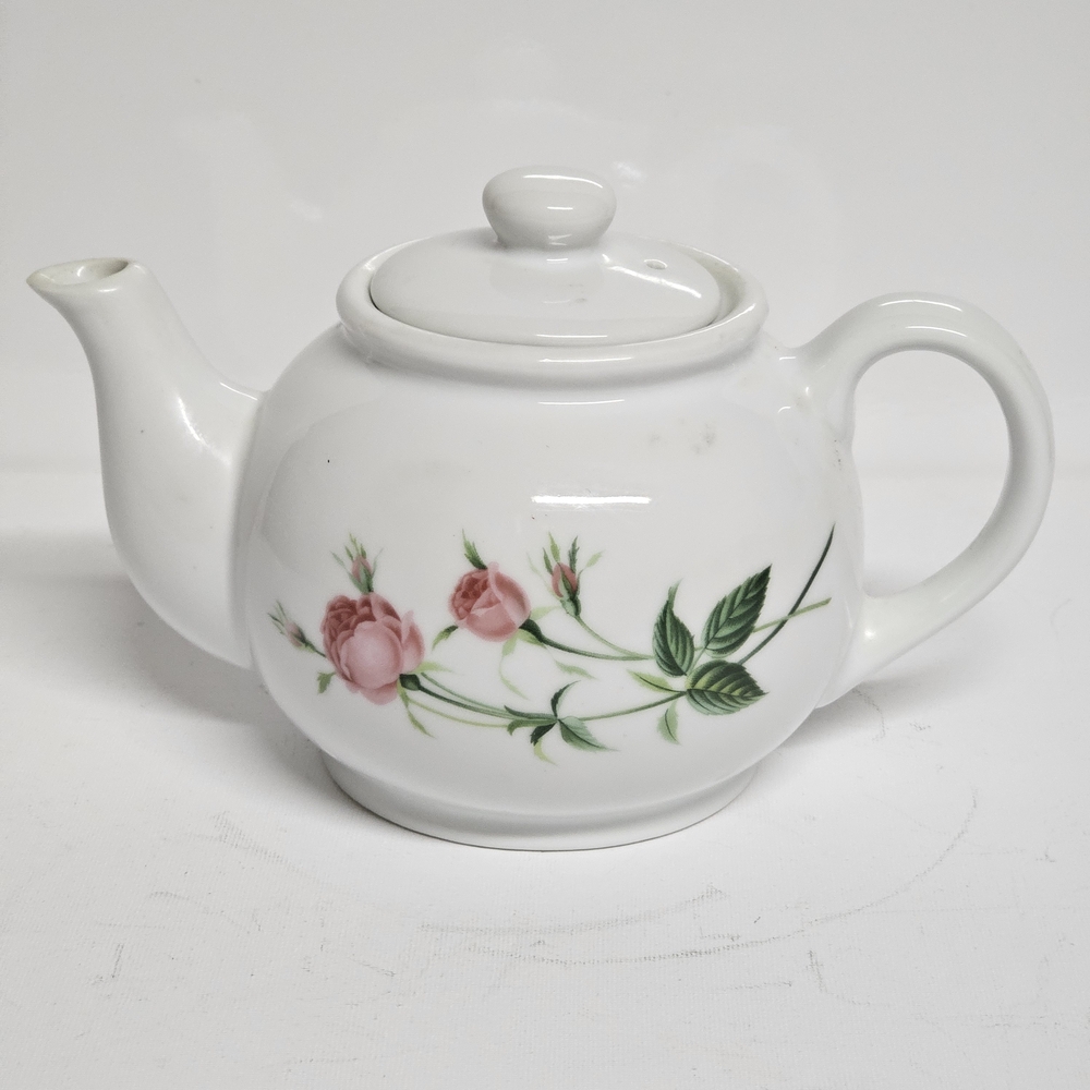 🌸 Christineholm Ceramic Teapot – Pink Rose Floral Design